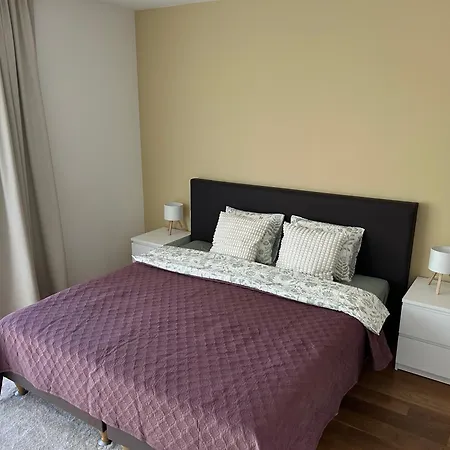 Spacious 56 M2 In The Quiet Center, Free Private Underground Parking & Self Check-in Appartement Riga