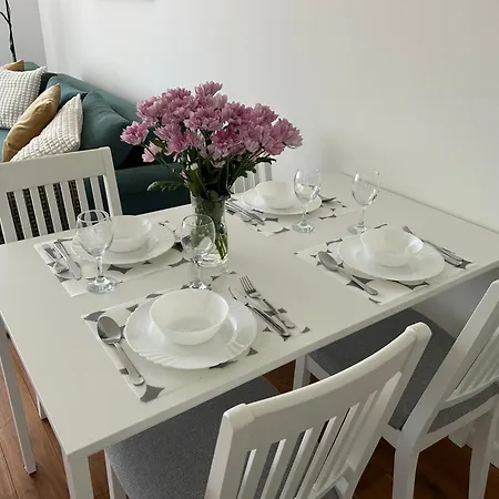 Spacious 56 M2 In The Quiet Center, Free Private Underground Parking & Self Check-in Appartement *