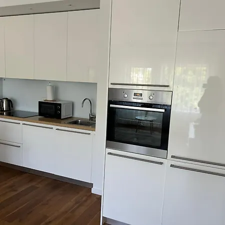 Spacious 56 M2 In The Quiet Center, Free Private Underground Parking & Self Check-in Appartement *