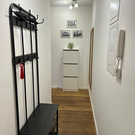 Spacious 56 M2 In The Quiet Center, Free Private Underground Parking & Self Check-in Riga