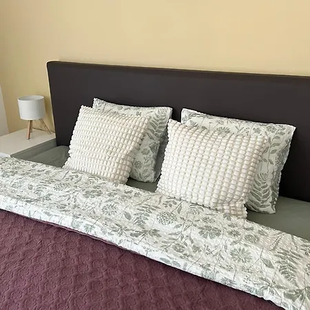 Spacious 56 M2 In The Quiet Center, Free Private Underground Parking & Self Check-in *
