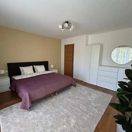 Spacious 56 M2 In The Quiet Center, Free Private Underground Parking & Self Check-in * Riga