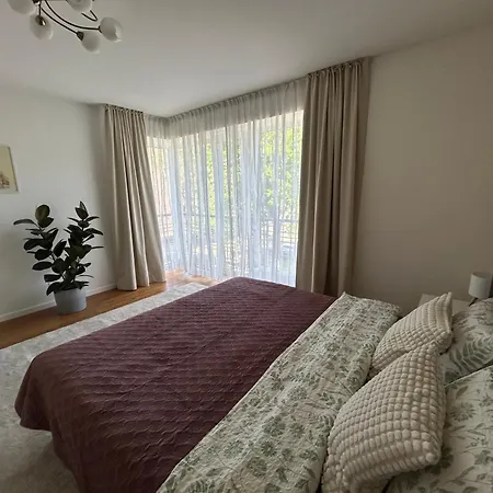 Spacious 56 M2 In The Quiet Center, Free Private Underground Parking & Self Check-in Appartement Riga
