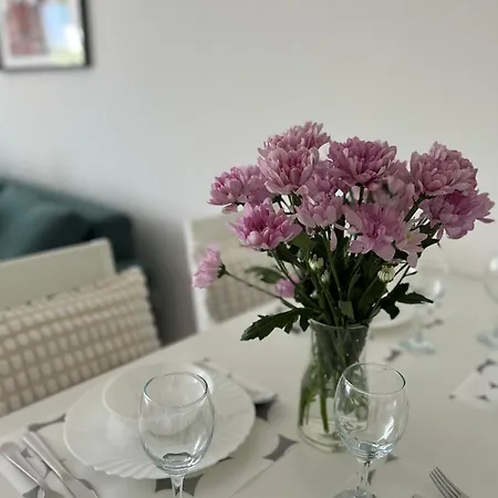 Spacious 56 M2 In The Quiet Center, Free Private Underground Parking & Self Check-in Appartement Riga